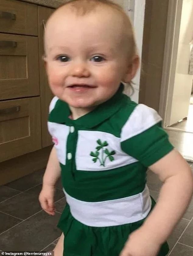 Con riêng của Conor McGregor đã được một tuổi?